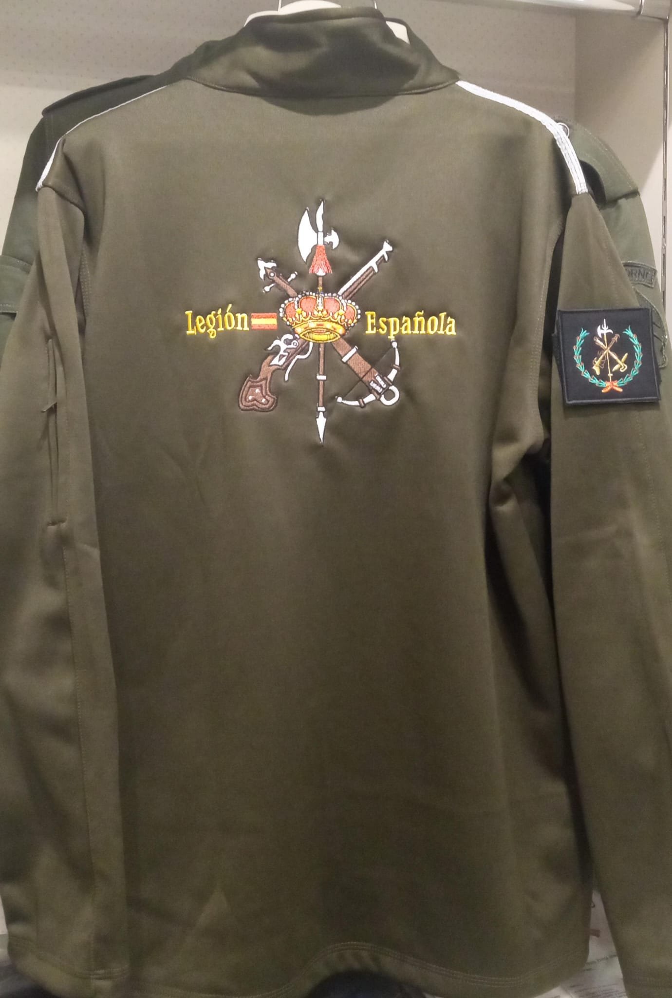Sudadera Verde Militar con Logos Bordados