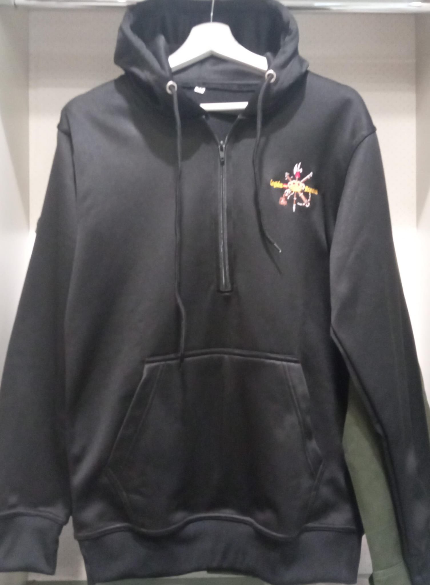 Sudadera Negra con Logo Bordado